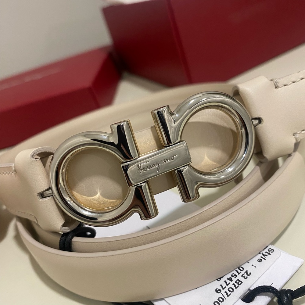 Women’s Ferragamo Sized Gancini belt